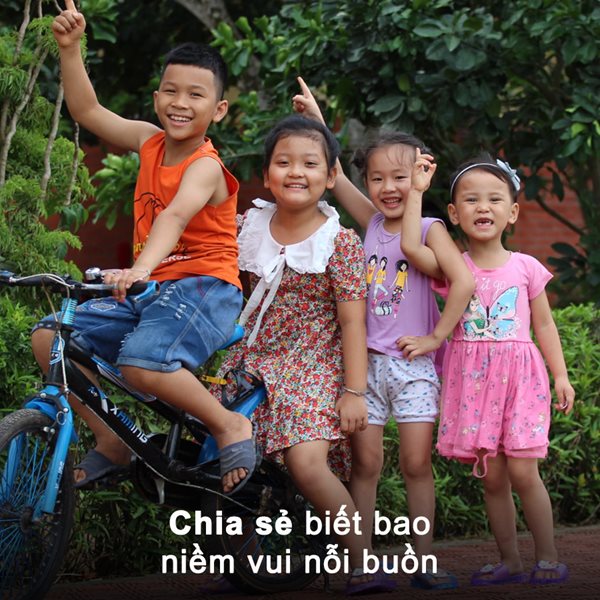 SOS Children\'s Villages Vietnam là nơi cung cấp tình thương và giáo dục cho các em nhỏ không may mắn tại Việt Nam. Hãy đến thăm địa chỉ này để chứng kiến những cuộc sống được cứu vớt và tranh đấu để có một tương lai tươi đẹp.
